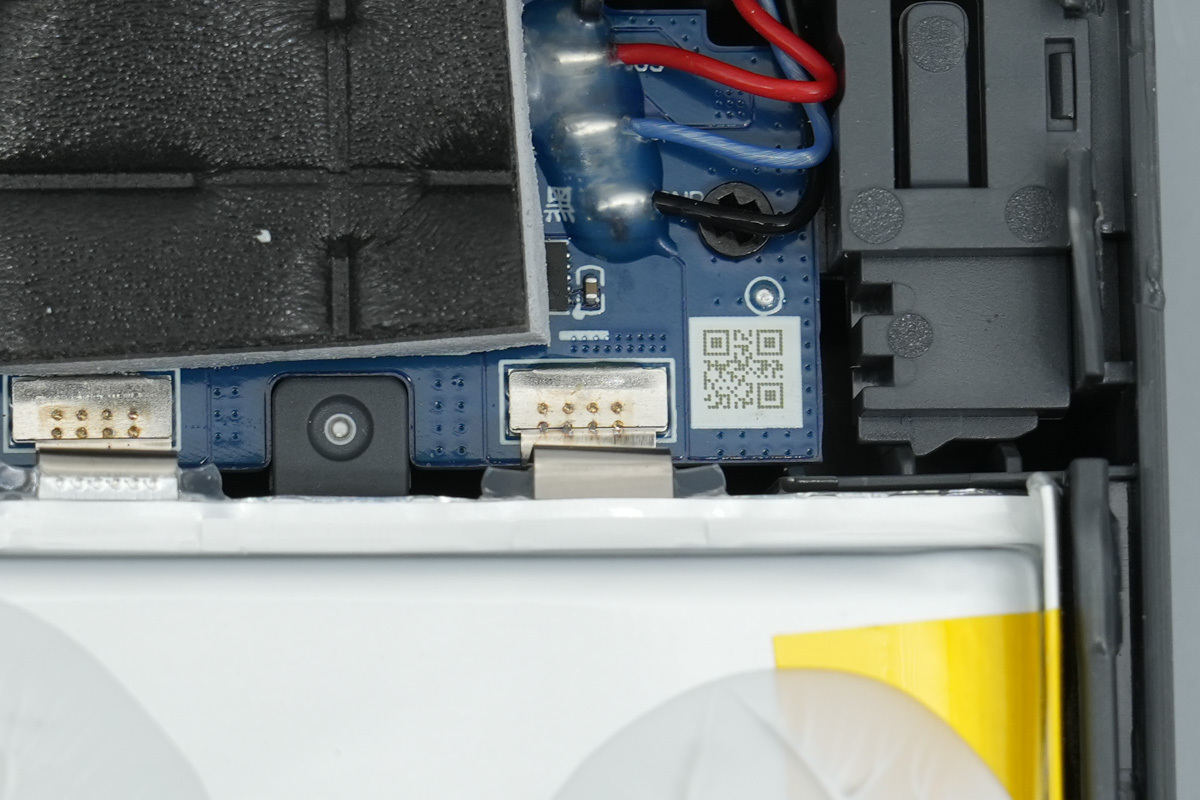 Teardown of the Xiaomi Built-in Cable Power Bank 20000mAh 22.5W 2026-Chargerlab